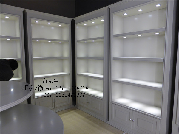 陶瓷展示柜圖片.jpg