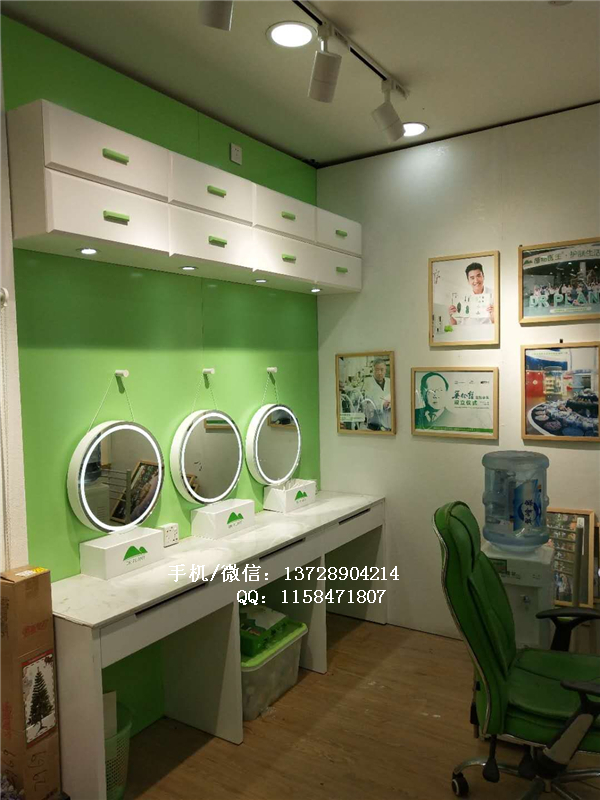 植物醫生化妝品店展示柜.jpg