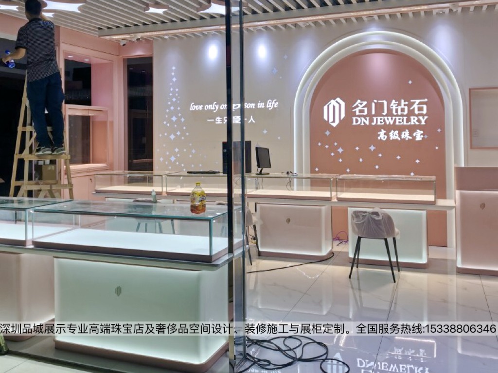 深圳品誠展示設計名門鉆石珠寶店展柜設計效果圖1.jpg