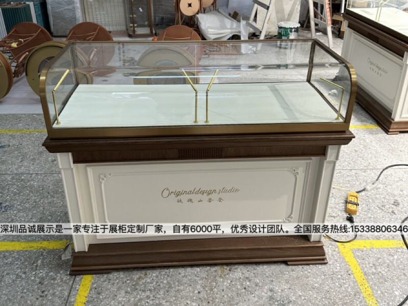 山茶花珠寶店展示柜設計