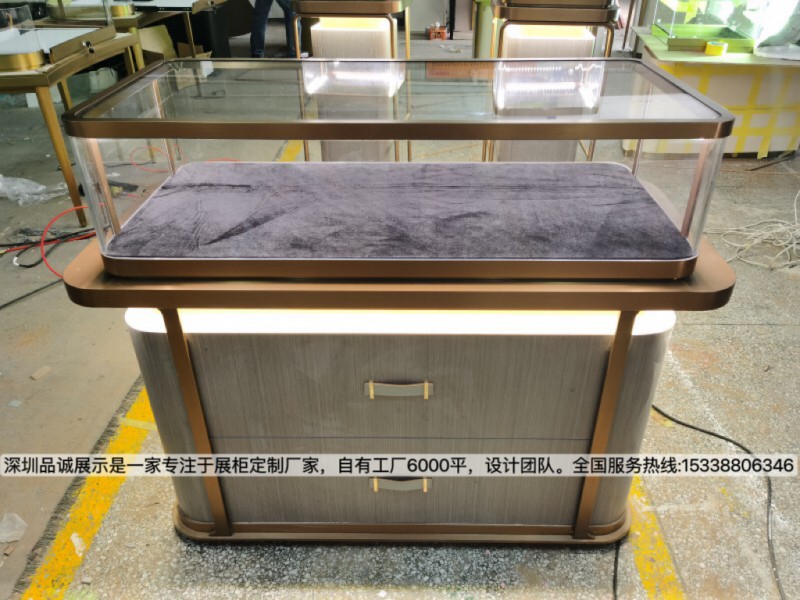 發往揭陽直形展柜設計
